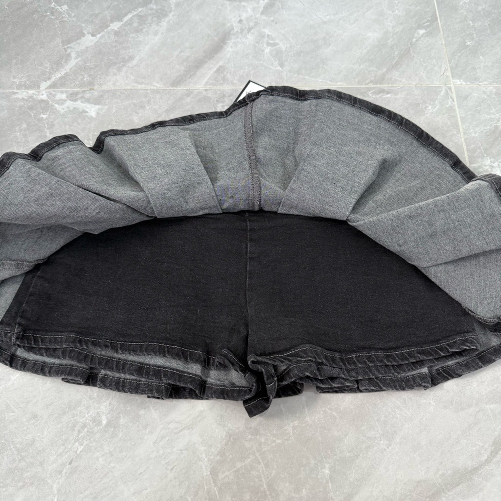 Women’s Almost Famous Pleated Black Denim Mini Skort Skirt Y2K Grunge Size Large - Picture 5 of 12